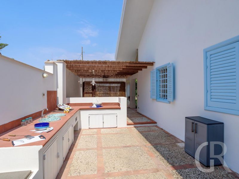 villa-elettra-sommerkueche-auf-der-terrasse.jpg