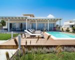 villa-fico-pool-und-sonnenliegen.jpg