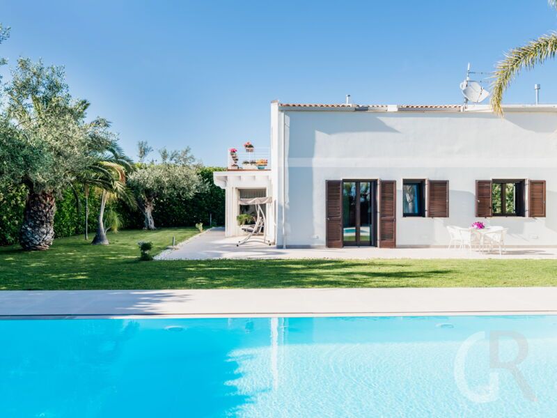 villa-flora-pool-und-villa.jpg