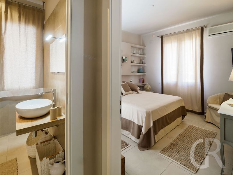 villa-gelsomina-badezimmer-und-schlafbereich.jpg
