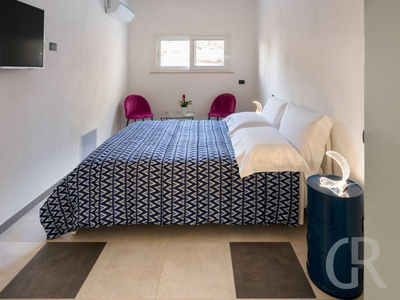 villa-giglio-di-mare-blaues-doppelbett.jpg