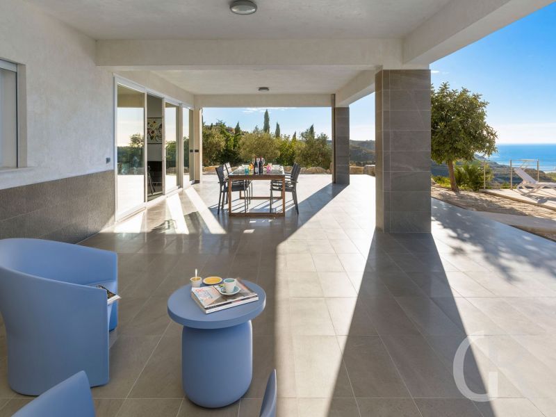 villa-giglio-di-mare-terrasse-mit-gartenmoebeln.jpg