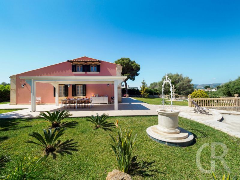 villa-gira-sole-blick-auf-das-ferienhaus.jpg