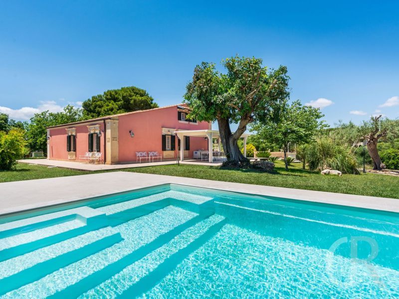 villa-gira-sole-zugang-zum-pool.jpg