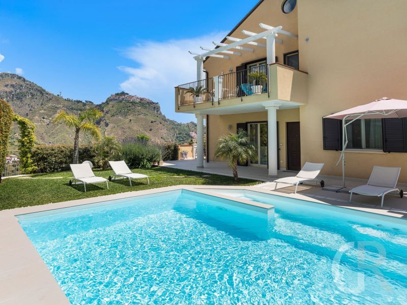villa-giutitta-villa-pool-und-terrasse.jpg