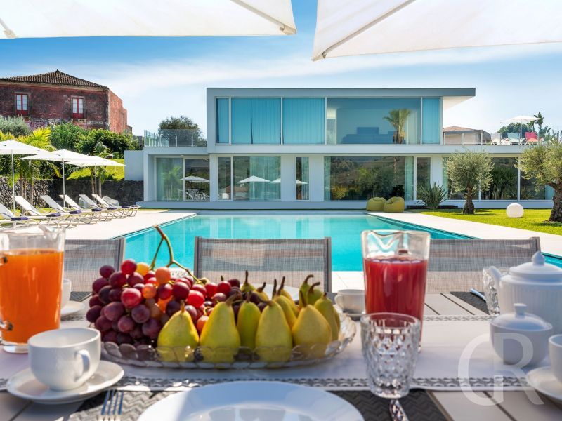villa-greta-am-pool.jpg