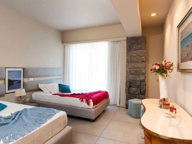villa-isabella-geraeumiges-schlafzimmer.jpg