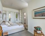 villa-isabella-grosses-weisses-doppelbett.jpg