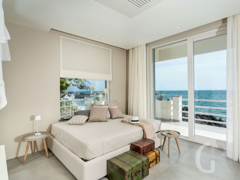 villa-isabella-helles-zimmer-mit-meerblick.jpg