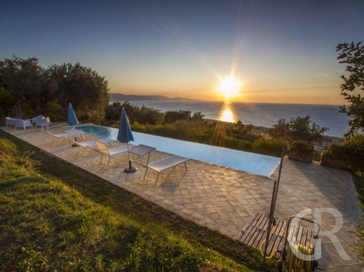 villa-laura-die-sonne-geht-unter.jpg