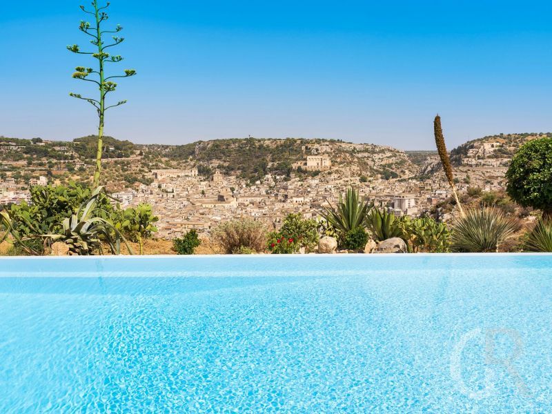 villa-luna-infinity-pool.jpg