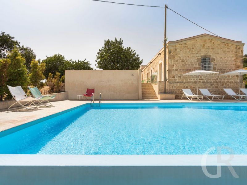 villa-luna-infinitypool.jpg