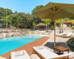 villa-maddalena-sonnenliegen-am-pool.jpg