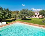 villa-mila-gartenbereich-und-pool.jpg