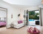 villa-montefiore-wohnraum-und-ausgang-zur-terrasse.jpg