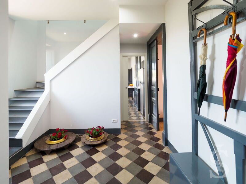villa-nerello-treppenaufgang.jpg