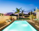 villa-nica-pool-am-abend.jpg