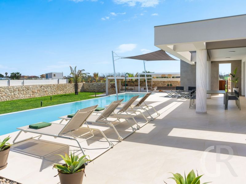 villa-paradisus-am-pool.jpg