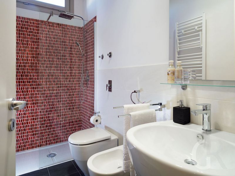 villa-pietra-del-sole-bad-mit-dusche.jpg