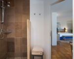 villa-pigna-blue-blick-ins-badezimmer.jpg