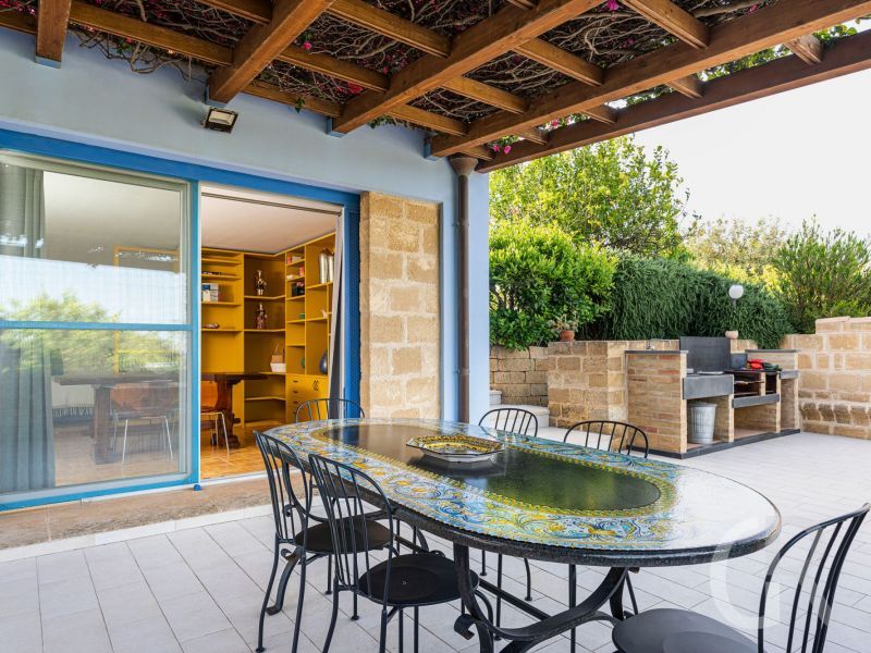 villa-pigna-blue-ueberdachte-terrasse.jpg