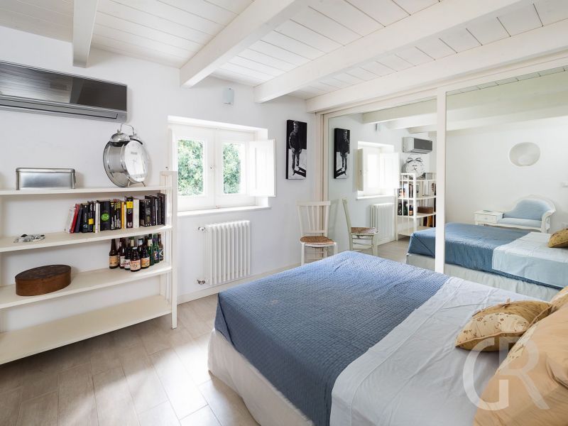 villa-ritrovato-schlafraum-mikt-doppelbett.jpg