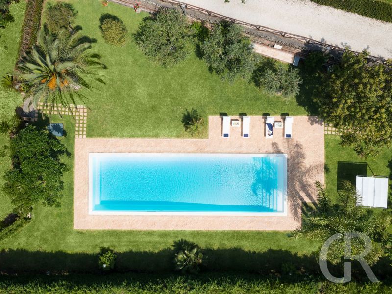 villa-saracina-pool-von-oben.jpg