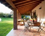 villa-viagrande-essplatz-auf-der-terrasse.jpg