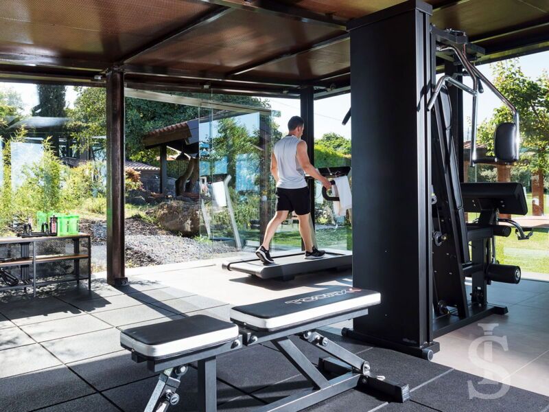 villa-viagrande-fitnessgeraete.jpg