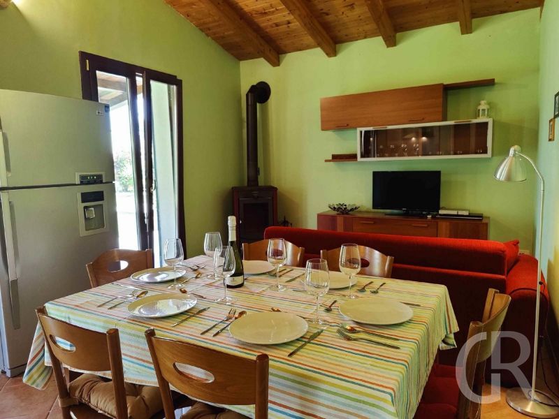 casa-limoni-gedeckter-esstisch.jpg