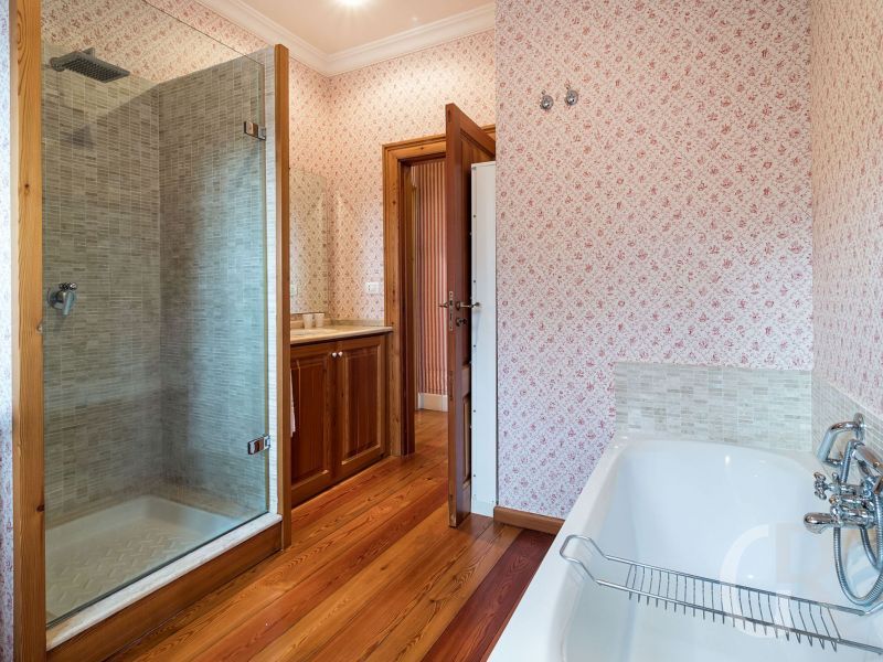 ferienhaus-capinera-badezimmer-mit-waschbecken.jpg
