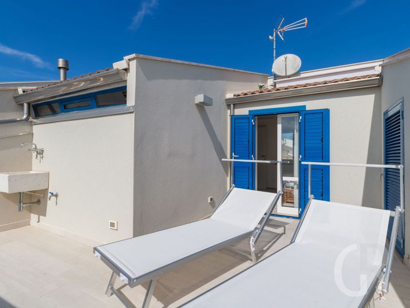 ferienhaus-clotilde-dachterrasse.jpg