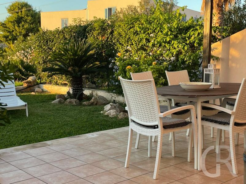 ferienhaus-grecale-terrasse-ueberdacht.jpg