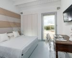 ferienhaus-hybla-weisses-schlafzimmer.jpg