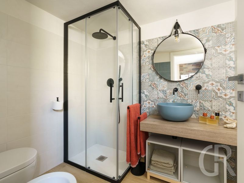 ferienhaus-marinella-dusche.jpg