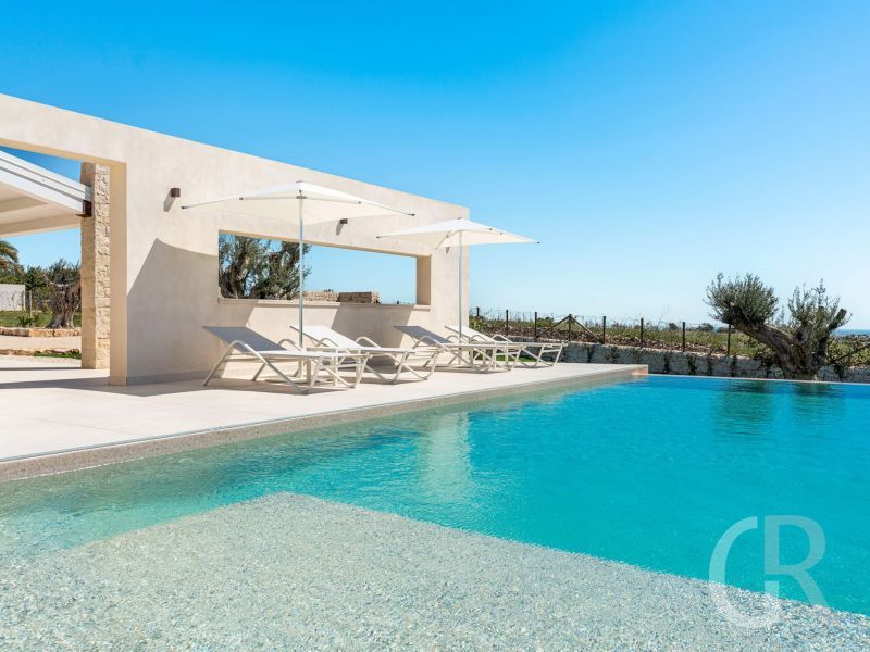 ferienhaus-villa-mora-grosser-pool.jpg