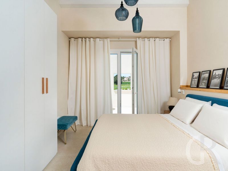 ferienhaus-villa-mora-grosses-bett-schlafbereich.jpg