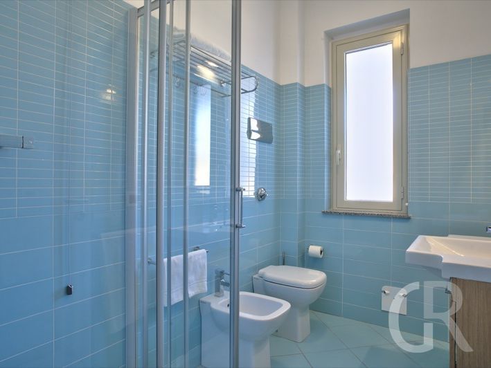 ferienwohnung-cobalto-badezimmer-mit-dusche.jpg