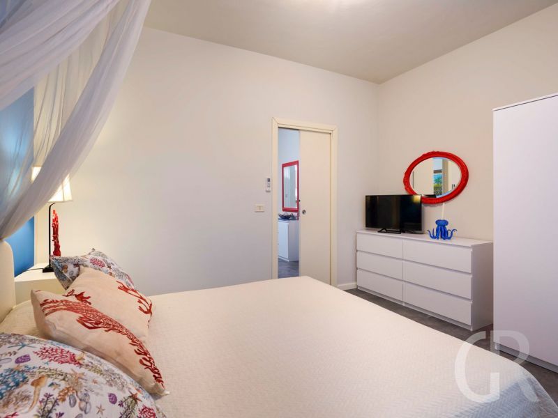 ferienwohnung-corallo-weisses-bett.jpg