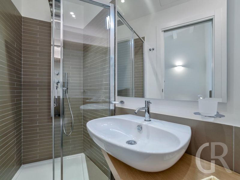 ferienwohnung-enea-badezimmer-mit-dusche.jpg