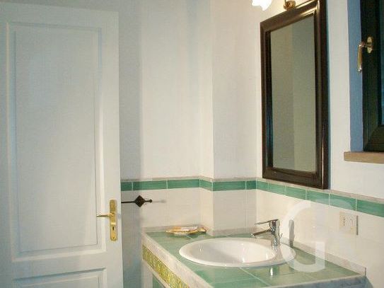 ferienwohnung-la-scuderia-waschbecken.jpg