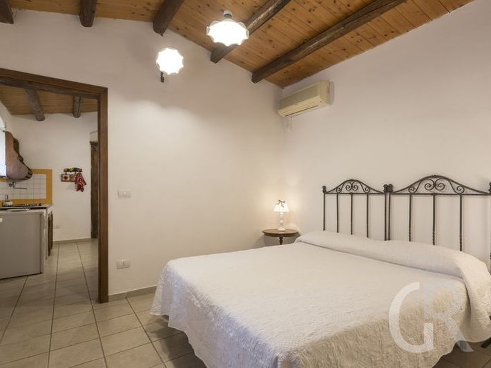 ferienwohnung-mannira-doppelbett.jpg