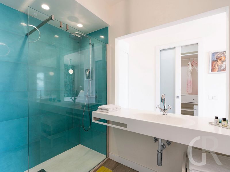 ferienwohnung-peppina-dusche-im-bad.jpg