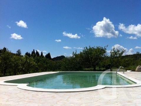 ferienwohnungen-im-agriturismo-blick-auf-den-grossen-pool.jpg