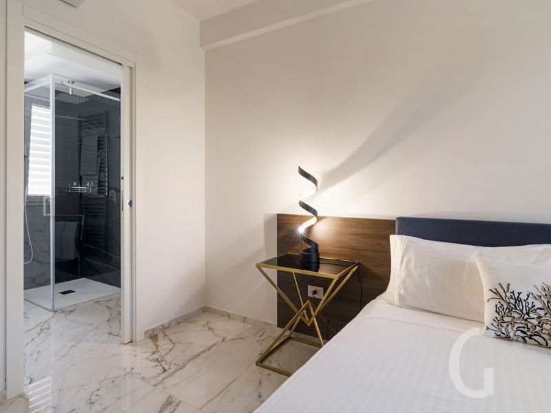 gran-tour-blick-aus-dem-schlafzimmer-ins-bad.jpg
