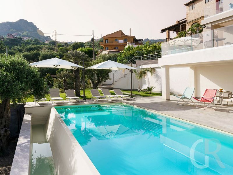 grand-tour-pool.jpg