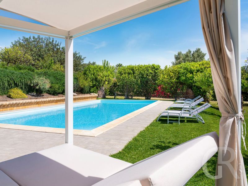 pigna-blue-blick-auf-den-pool.jpg