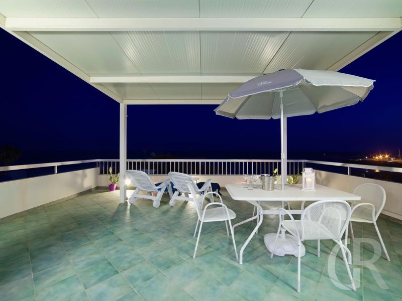 terrasse-bei-nacht.jpg