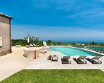torretta-sonnenliegen-am-pool.jpg