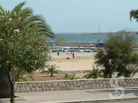 villa-al-faro-blick-vom-haus-zum-strand.jpg